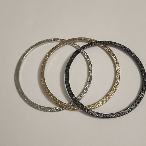 Bangle Bracelet Lot of 3 Gold Silver and Black Womens Jewelry - Picture 1 of 2